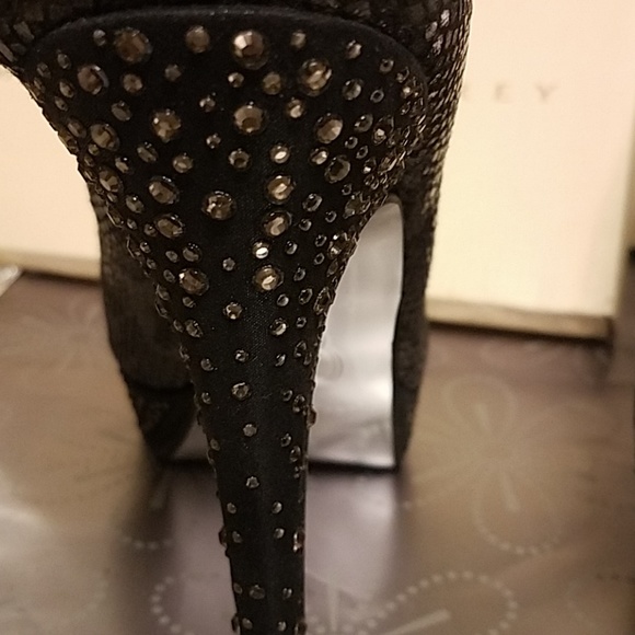 Mariah Carey High Heels - Picture 3 of 6